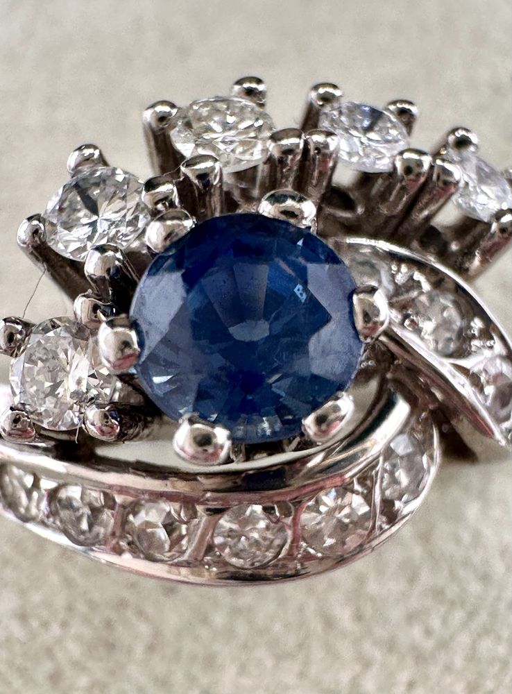 Złoty pierścionek 750 z szafirem 0,70ct i diamentami 0,50ct