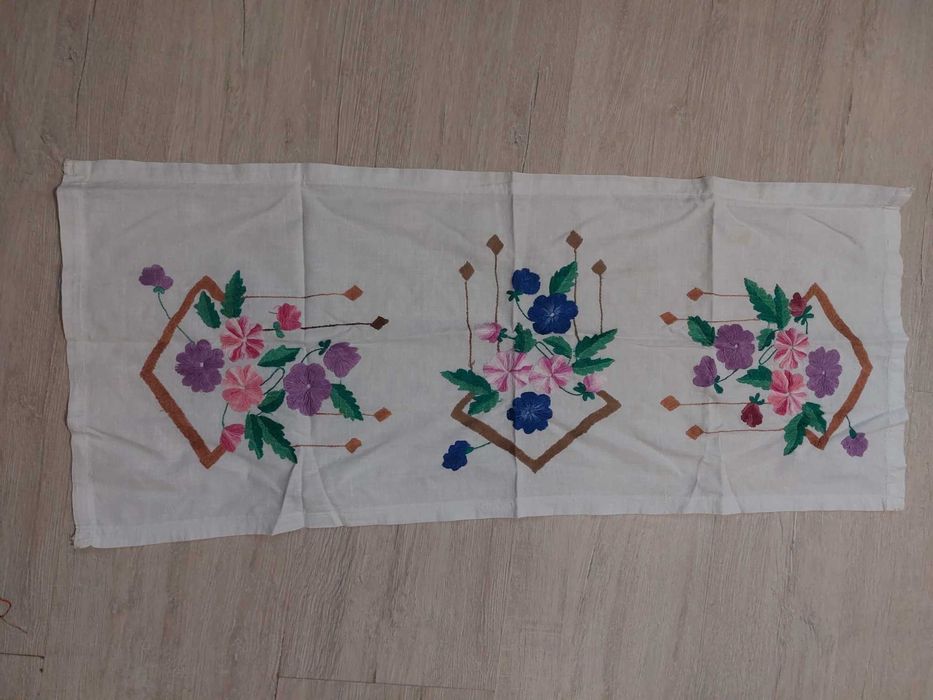 Рушник український ручна робота і хустка червона