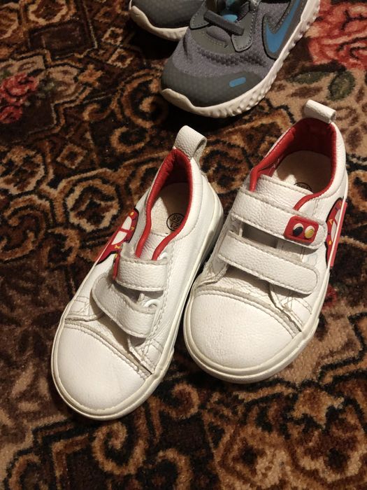 Дитячі красовки з машинкою