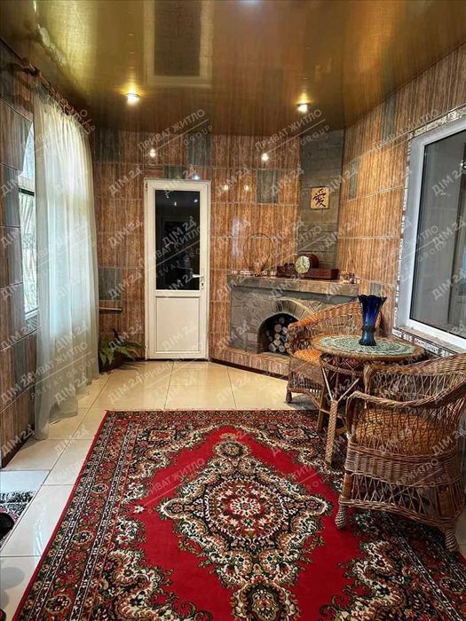 Сосни на ділянці, річка та пляж за воротами. Пошук закінчено!