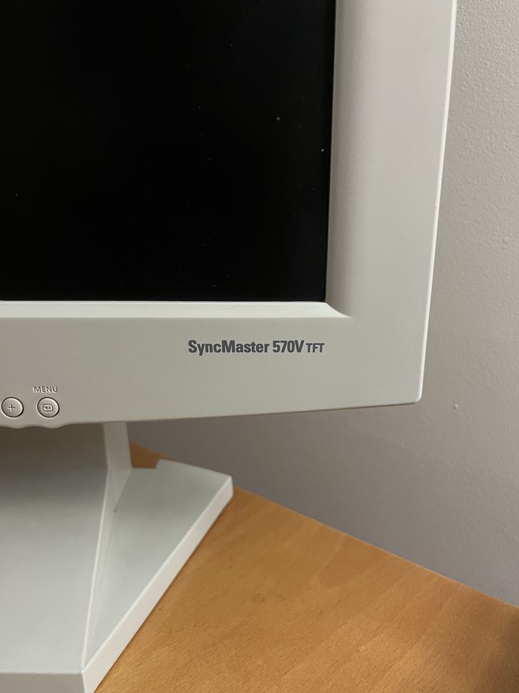 Monitor samsumg SyncMaster 570