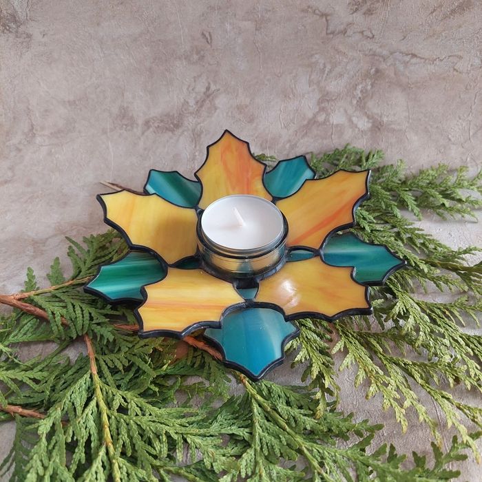 Świecznik, ręcznie wykonany ze szkła witrażowego