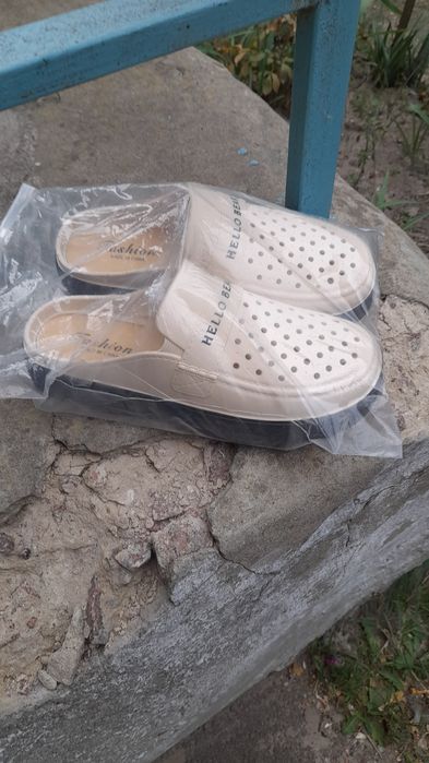 Продам жіночі шльопанці