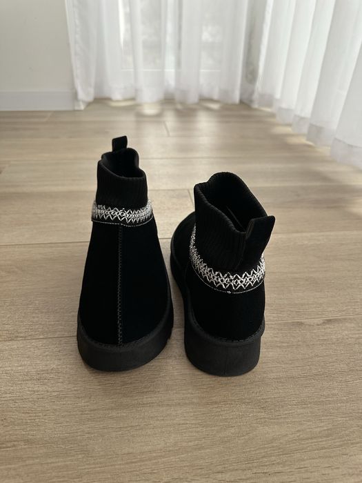 Чоботи у стилі UGG