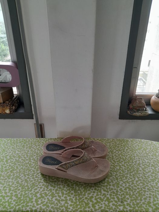Vendo Chinelos de Senhora muito bonitos como novos