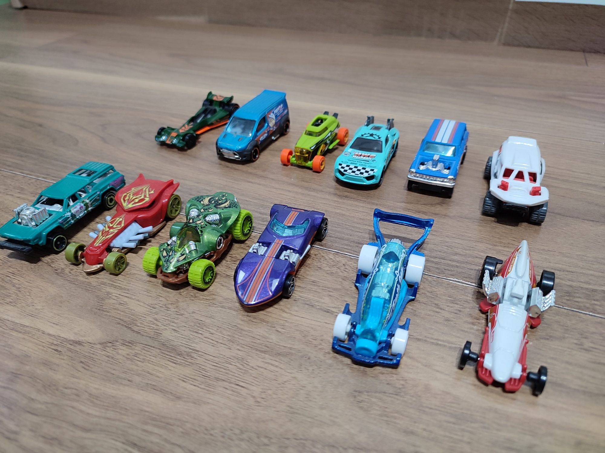 Autka hot wheels 12 sztuk zestaw