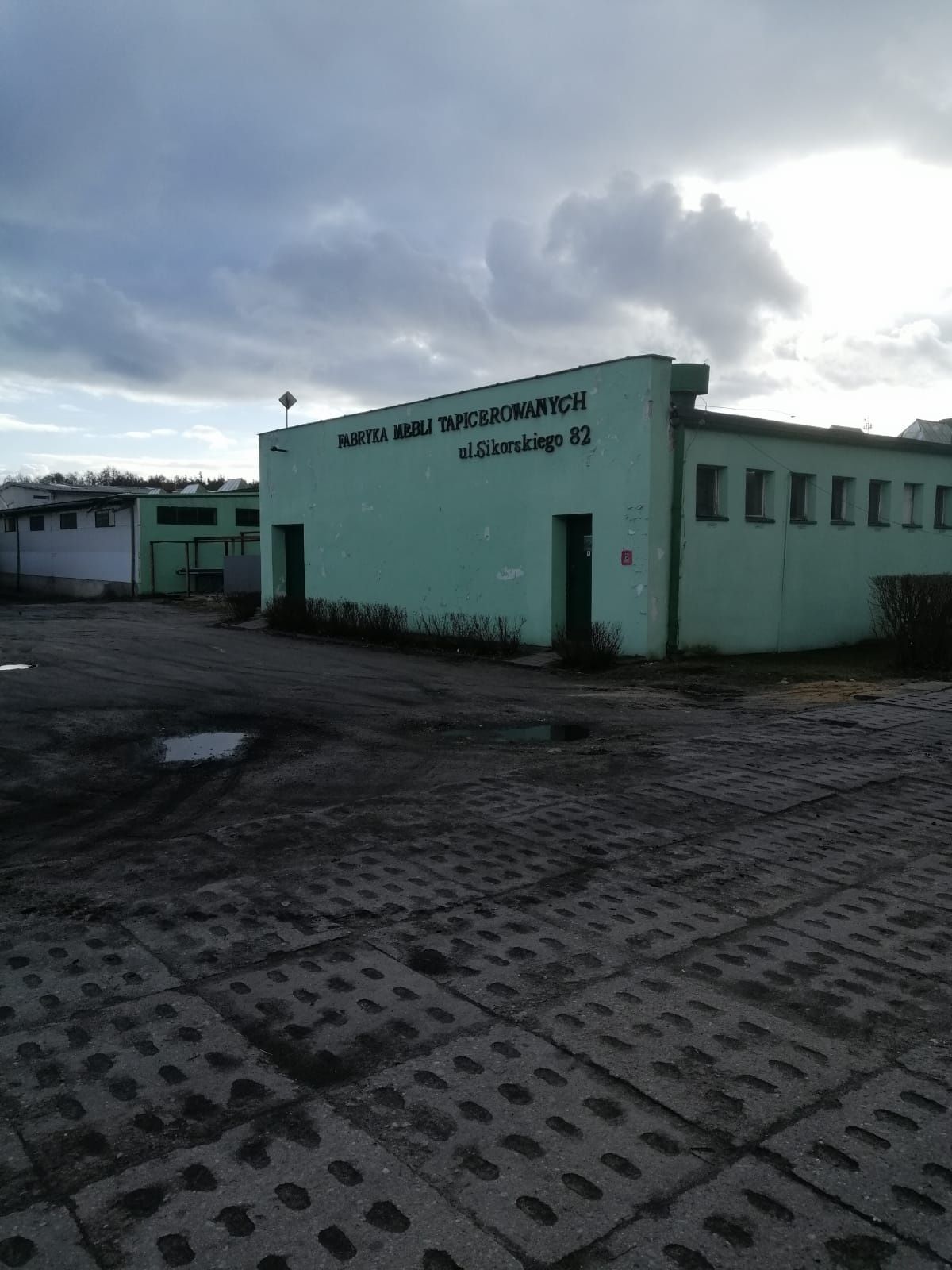 Hale Produkcyjne 5894m2- Fabryka Mebli Tapicerowanych