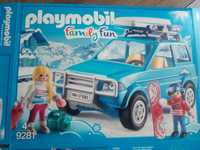 Playmobil 9281 Family Fun Auto z boxem dachowym wiek 4+