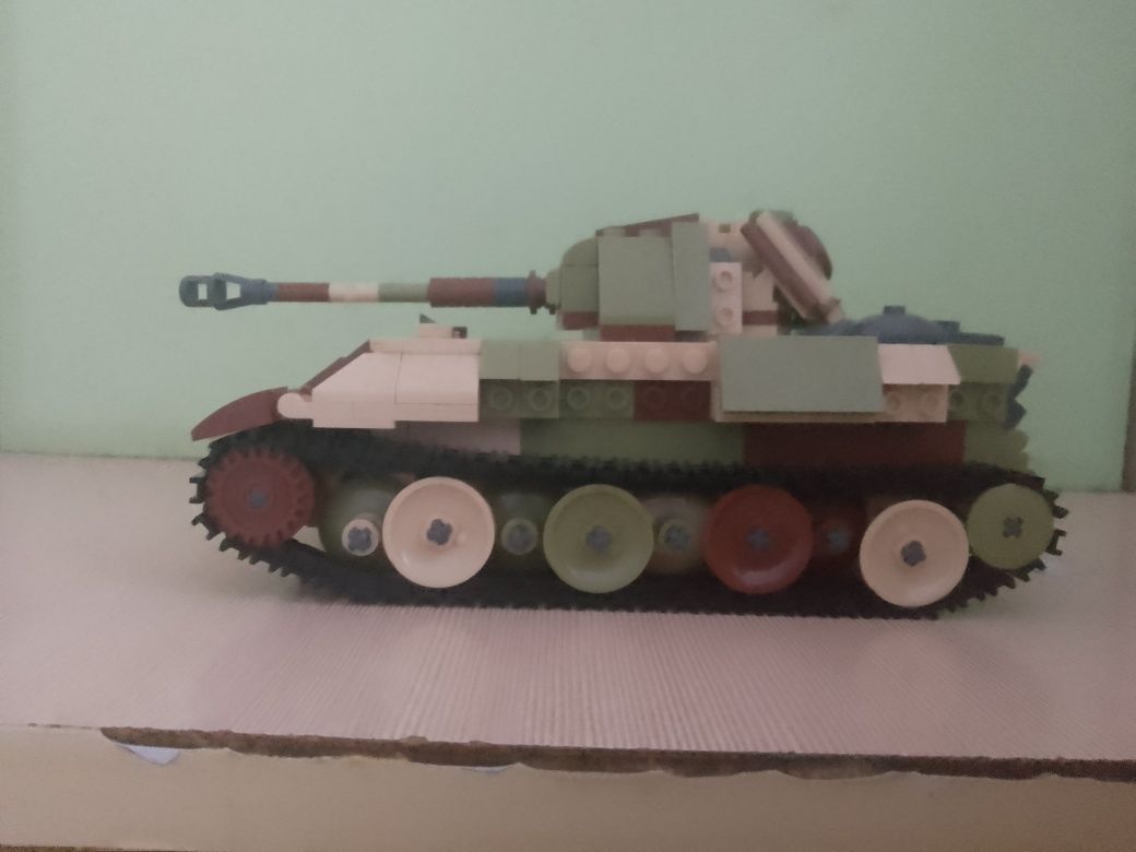 Lego військовий танк