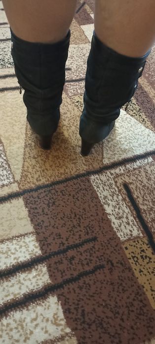 Продам сапожки женские