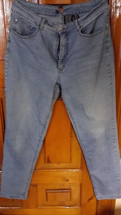 джинсы светлые голубые большие разм50-52 плотные стрейчевые