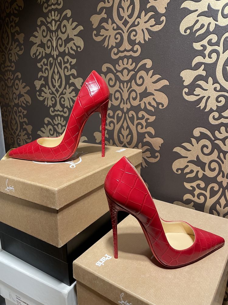 Louboutin So Kate 37,5-38 (francuskie 39)