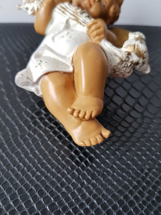 Vintage Euromarchi figurka wiszący anioł z kwiatami włoska żywica 5018