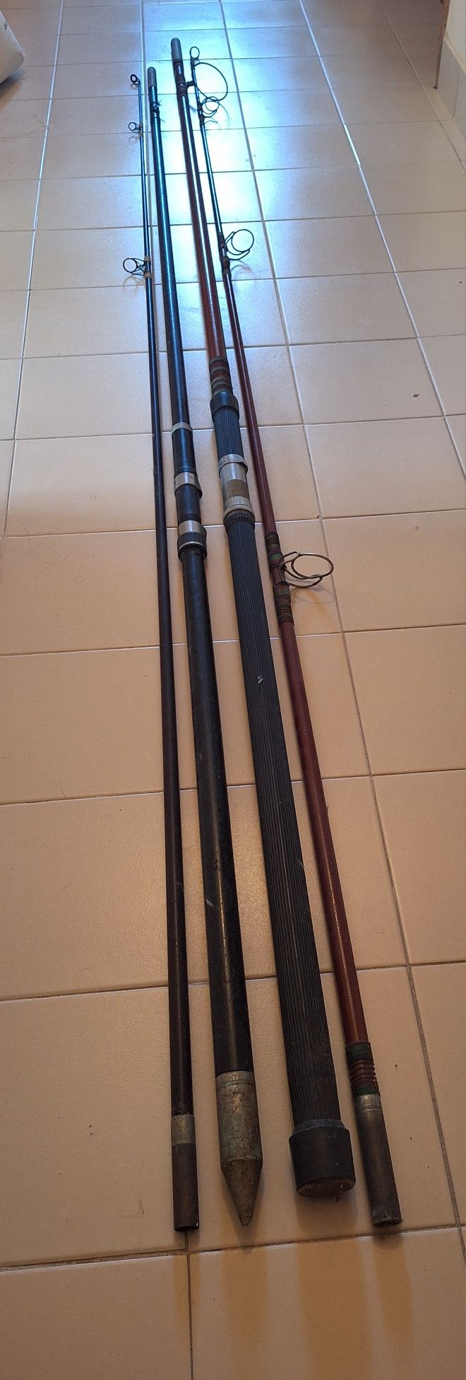 Duas canas de pesca