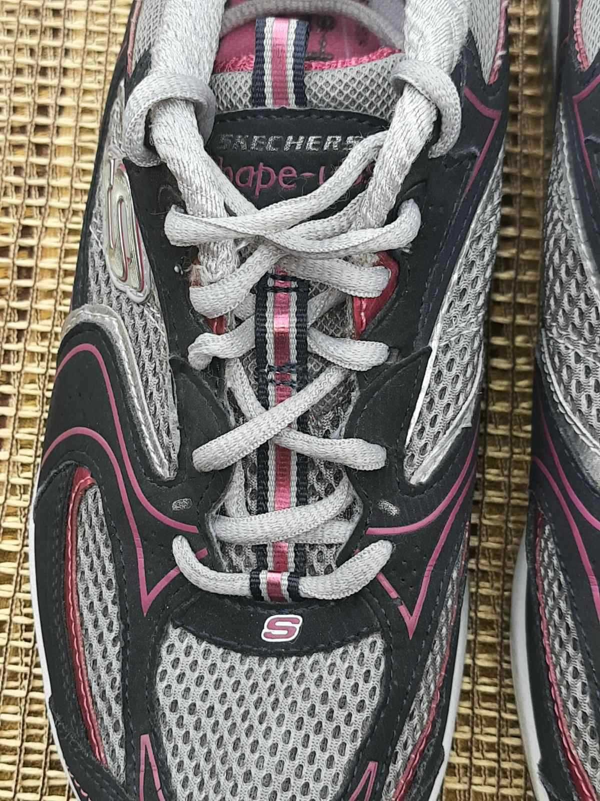 Классные кроссовки Skechers Shape-Ups. Размер- 37,5, 24,5см.