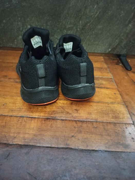 Кросівки виробництва В'єтнам