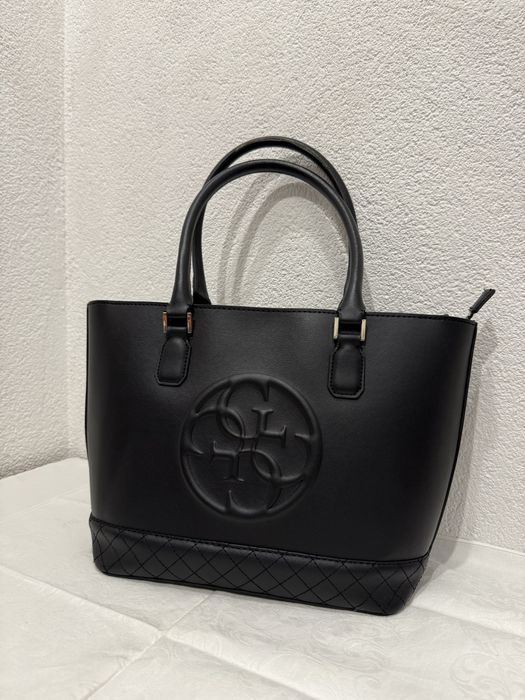 Стильна чорна жіноча сумка Guess