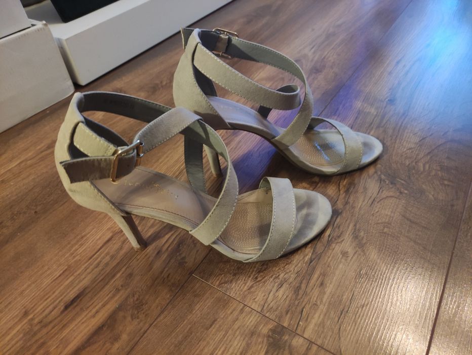 Szpilki szare CCC Jenny Fairy , wygodne, paski, 39