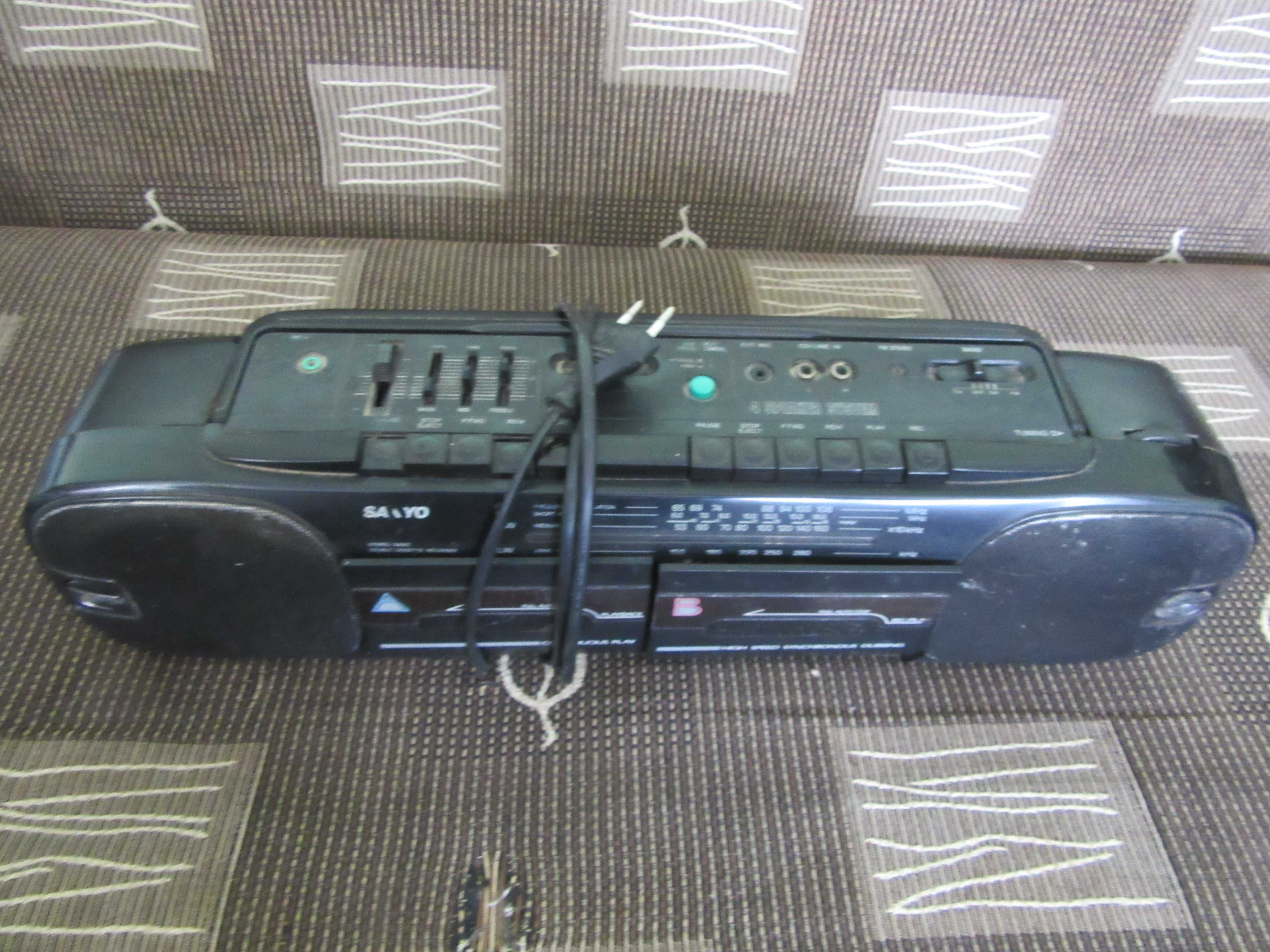 radiomagnetofon SANYO z radiem z lat 80-tych, niesprawny/nie działa