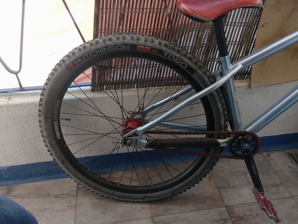 Bicicleta dirt quadro mondraker