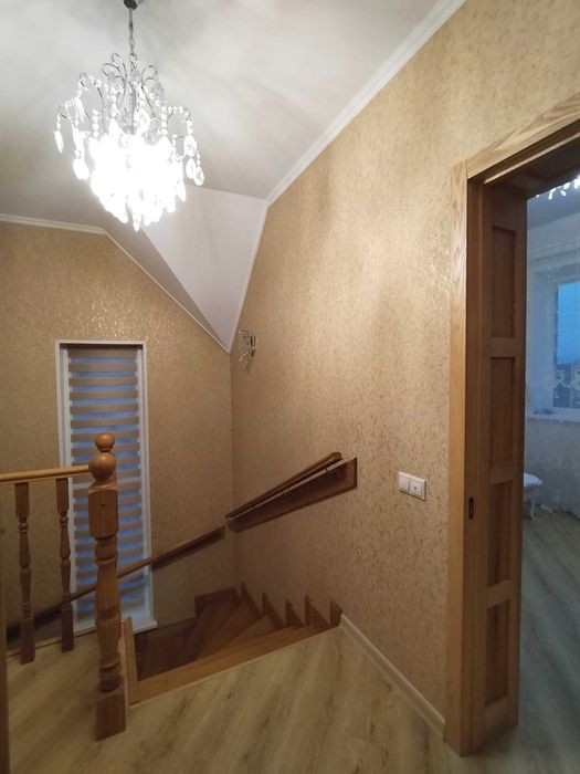 Стильний, розкішний будинок в с. Бездрик