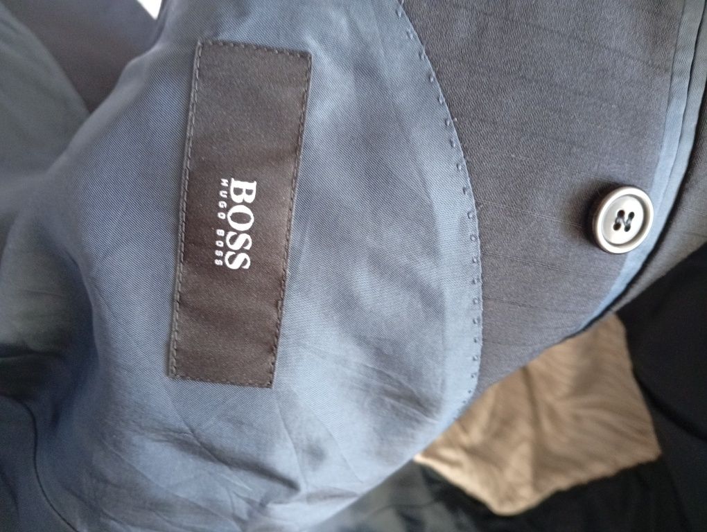 Hugo Boss nowe oryginalne wiosenne garnitury męskie