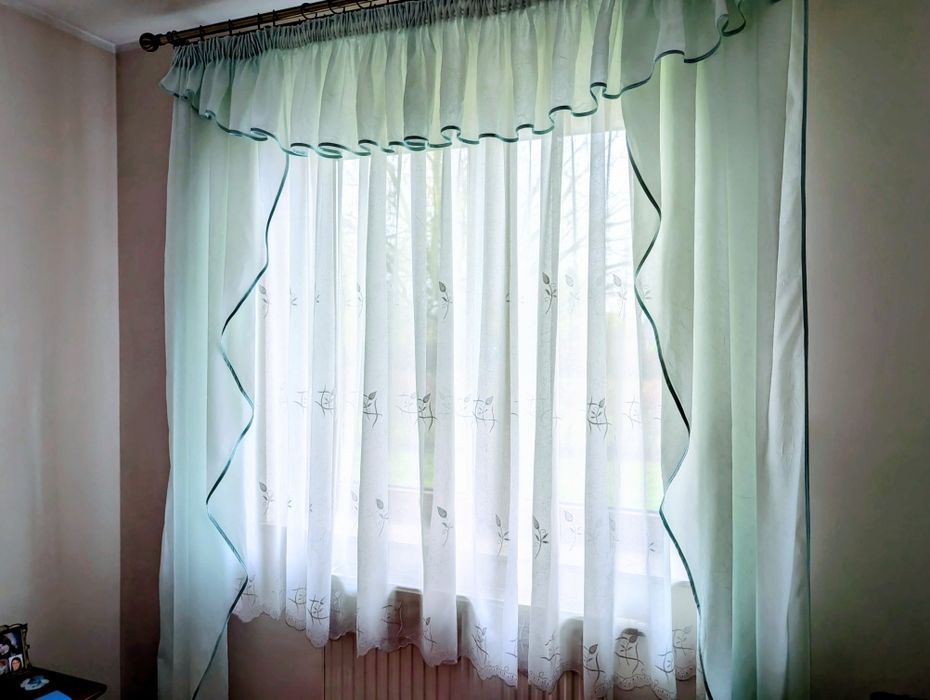 Piękna, nietuzinkowa firana z lambrekinem gotowa do powieszenia