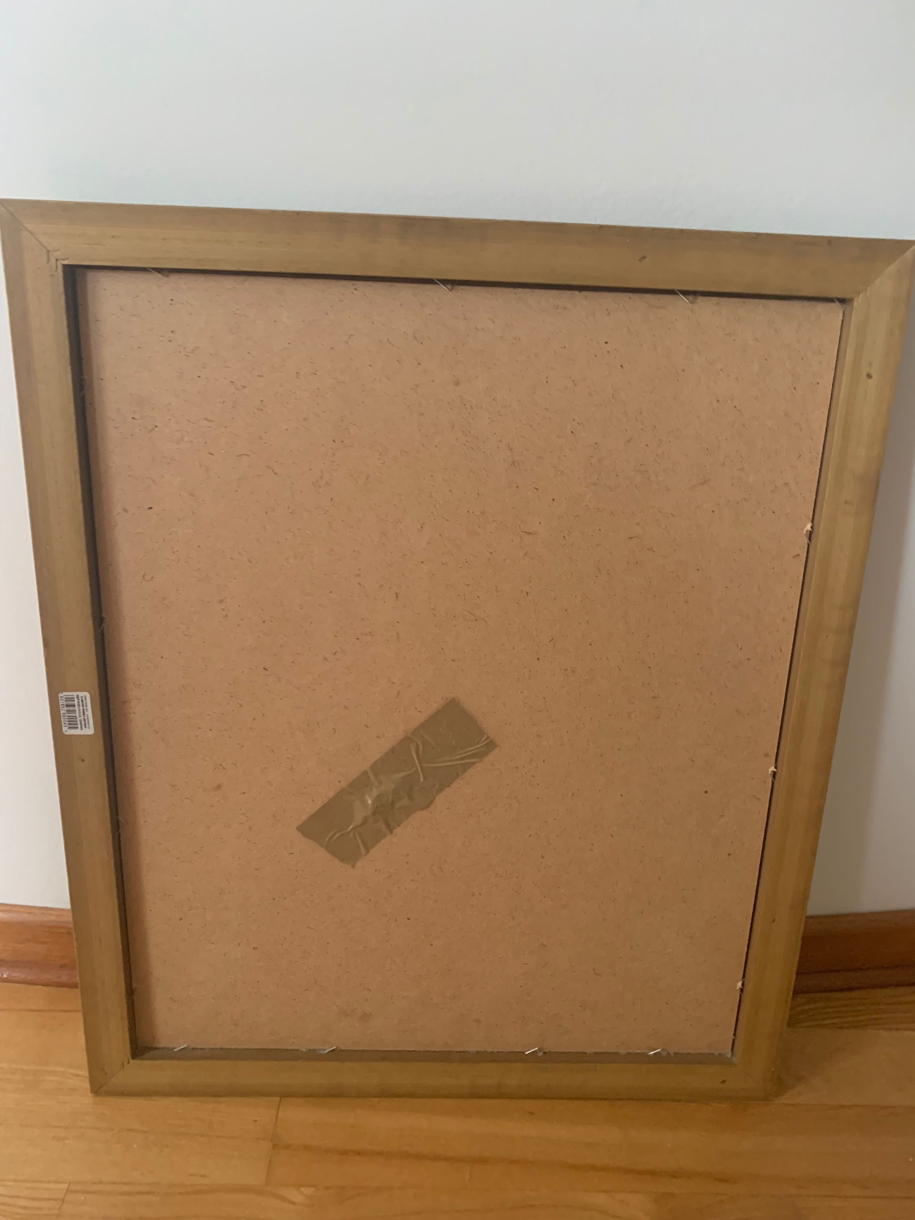 Zdobiona ornamentowa rama  o wymiarach 52x62 cm w kolorze złotym