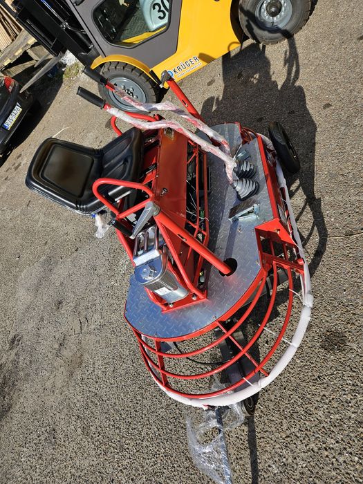 Zacieraczka dwukołowa samojezdna wylewek mod:PT-D36 Honda GX-690 TXF4