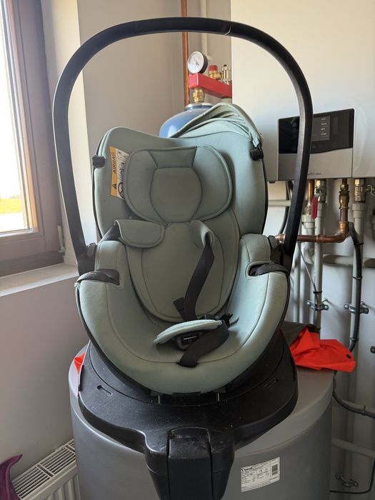 Fotelik samochodowy z bazą britax romer babysafe