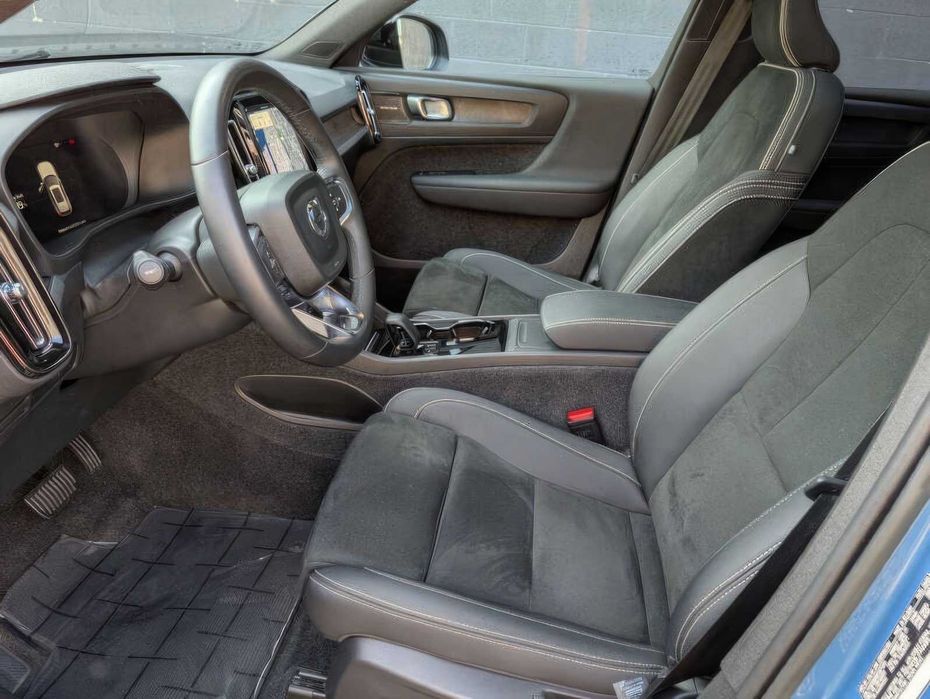 Volvo XC40      2023