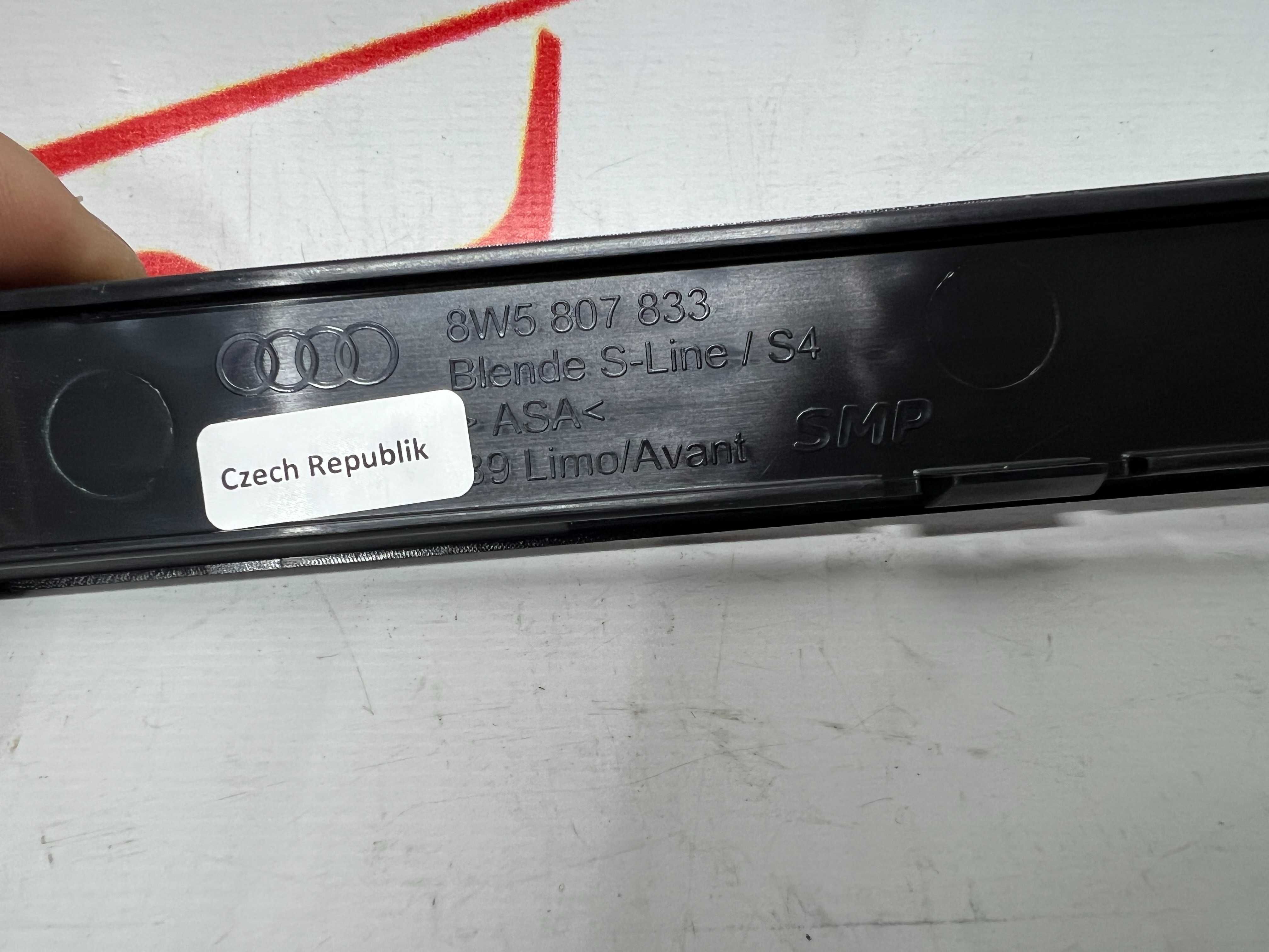 Сітка в задній бампера накладка молдінг  Audi A4 B9 S Line 8W5807833