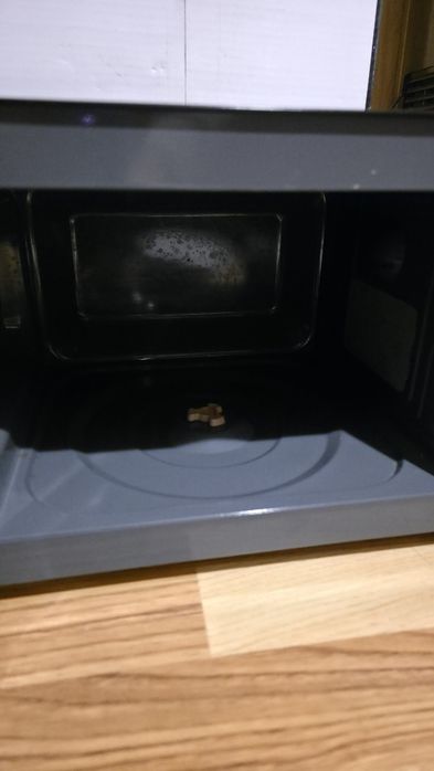 Sharp YC-MS01E – mikrofalówka 20 l, stan jak nowy