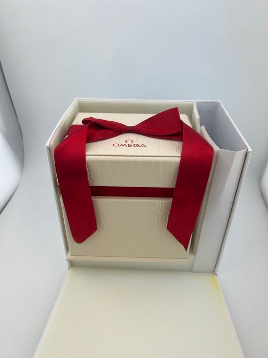 коробка для годинника брендова оригінал Omega нова Chopard