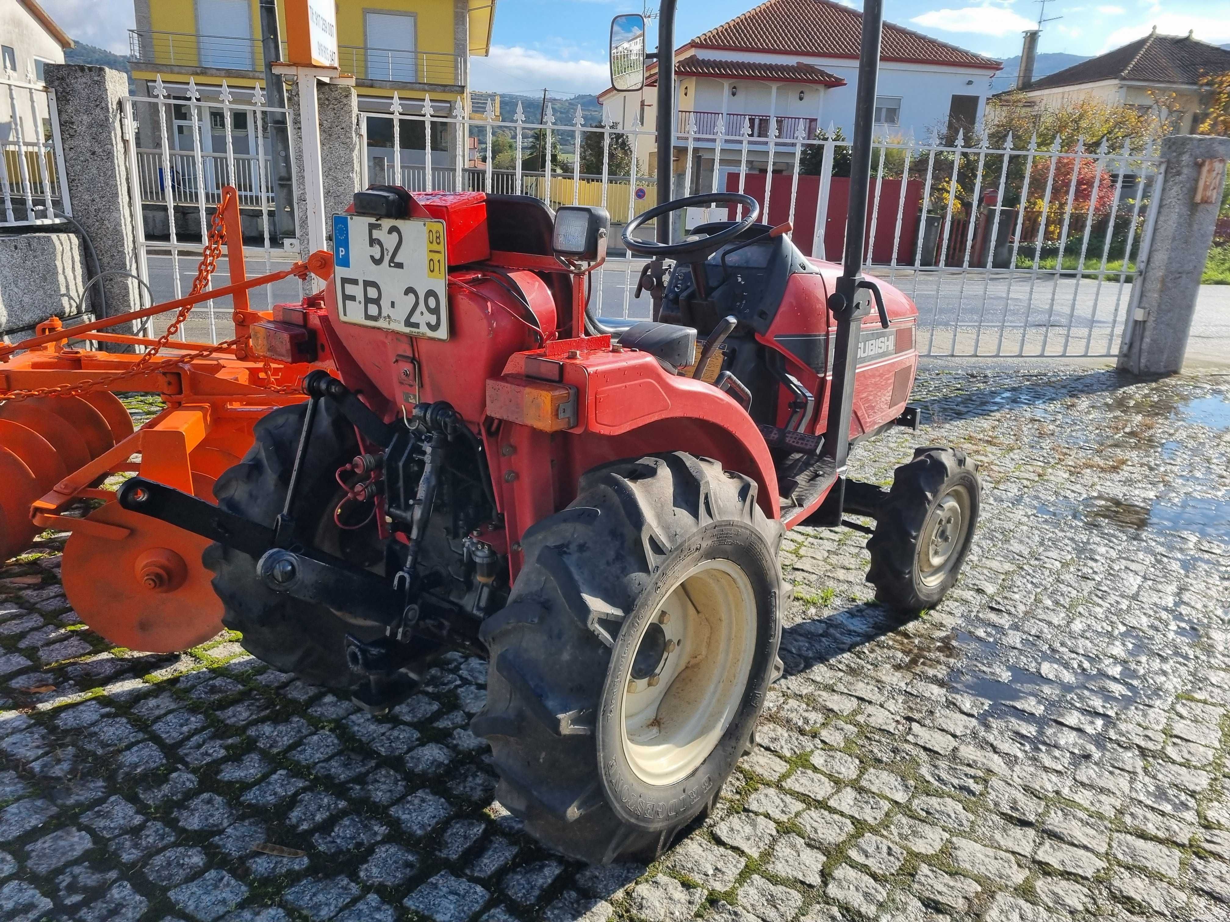 Trator Mitsubishi MT 190D com matrícula