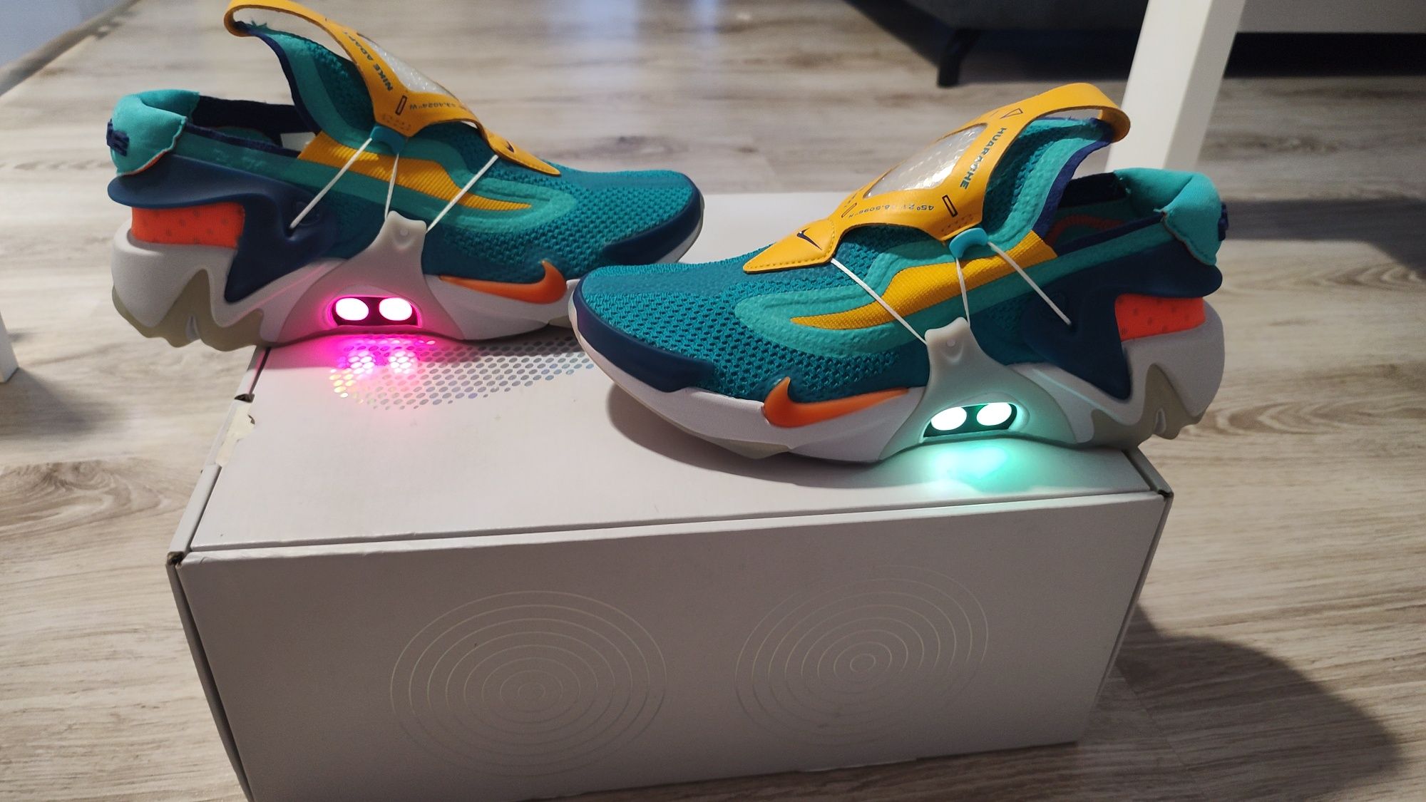 Buty Nike adapt dopasowanie z aplikacji, światła LED nowe