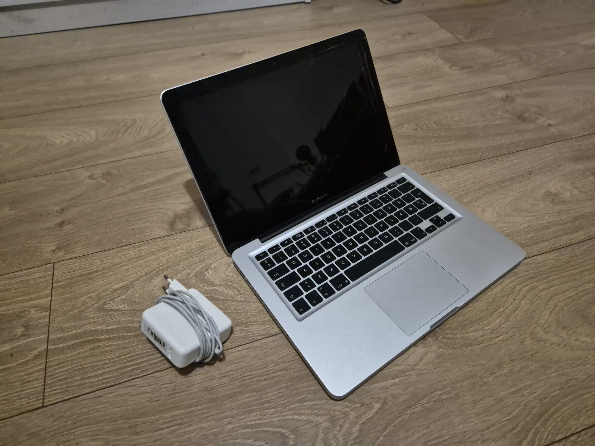 Macbook Pro 13" i5 | 8GB RAM | 120GB SSD | Nowa bateria i zasilacz