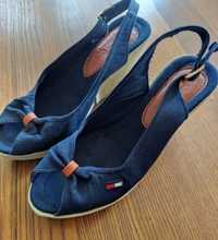 Buty Tommy Hilfiger na koturnie