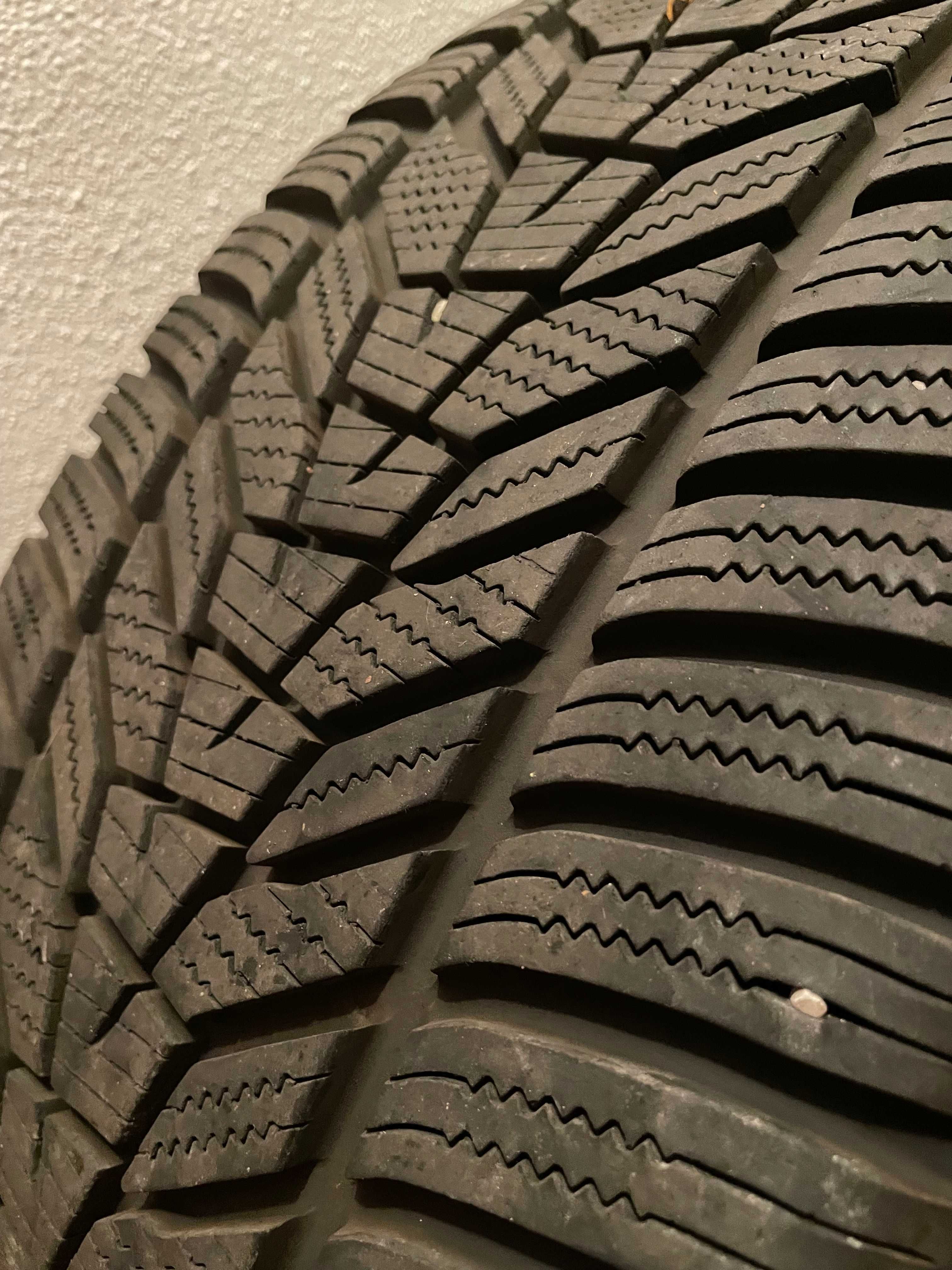 Set de 4 pneus usados - Hankook Winter I*cept EVO3 X - 255/50 R20 109V
