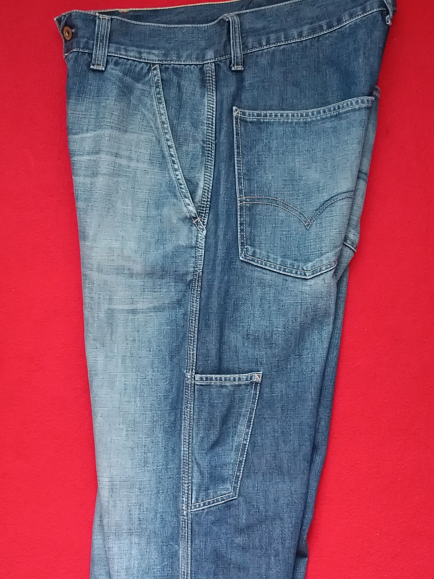 Продам оригинальные джинсы -трубы Levi's 34/32