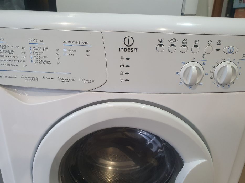 Продам стиральную машину Indesit