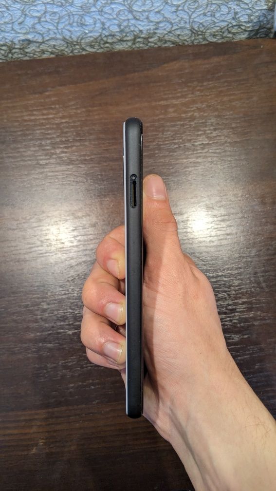 Pixel 4 6/64 на запчасти или ремонт