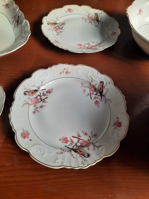 Serviço Vista Alegre de luxo muito antigo