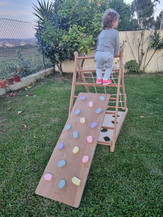 Triângulo pikler com rampa