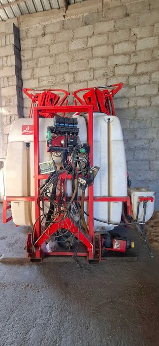 Opryskiwacz Agromehanika, 1200 litrów. Belka 18 metrów. Uszkodzony