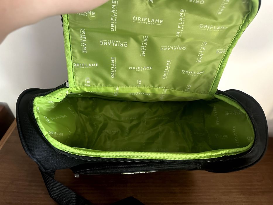 Mala Oriflame muito espaçosa Nova