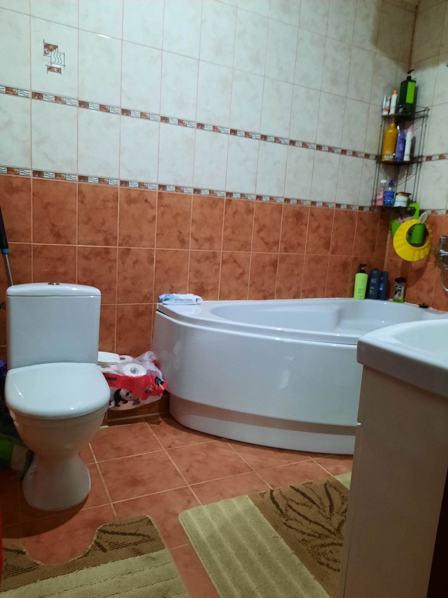 Продам  половину будинку в центрі від власника може підійти під бізнес