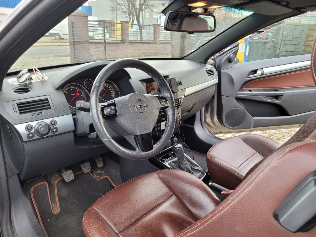 Opel Astra TwinTop Z19dth 1.9 CDTI 16V 150KM