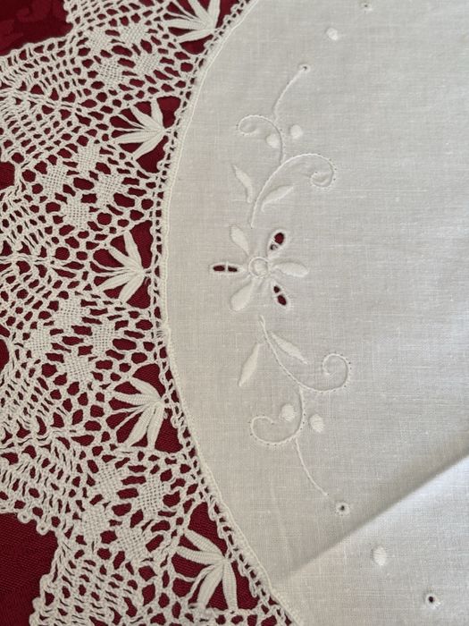Pano em linho e renda