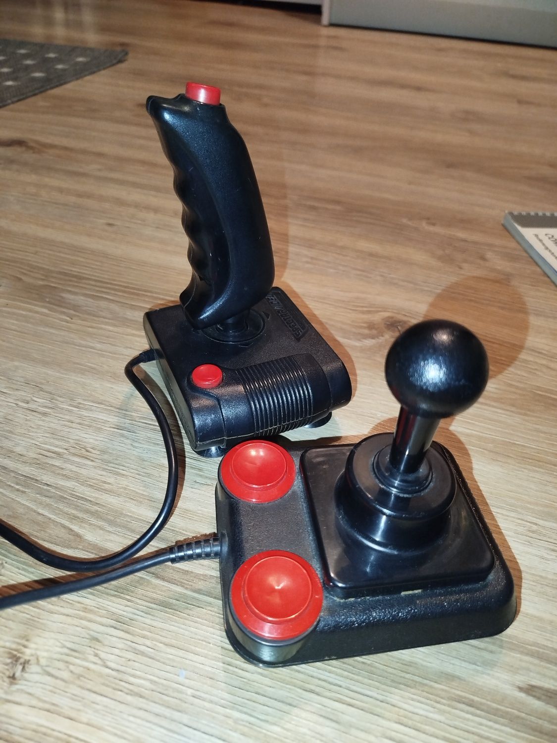 Dwa joysticki do konsoli commodore/atari